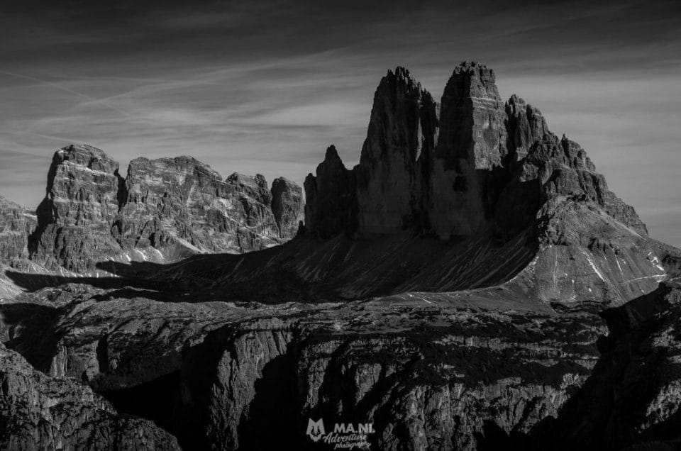Le Tre Cime di Lavaredo proiettano le loro ombre al tramonto