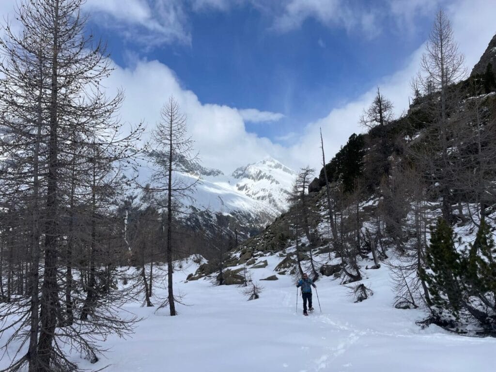 Il primo modo di affidarsi, quello verso una persona, implica un atteggiamento più passivo.