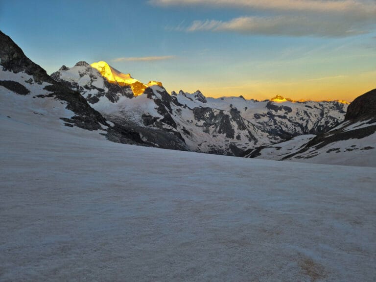 Il tempo sacro della montagna all’alba