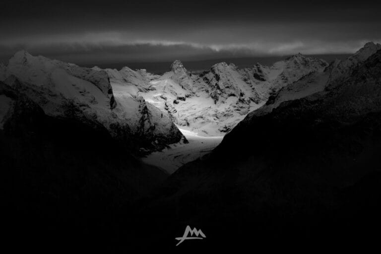 Il silenzio e la rivelazione: la soglia del sacro in montagna