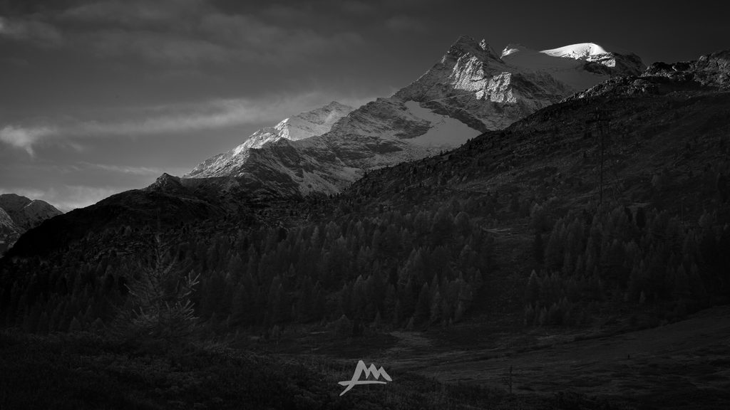 Parete del Piz d’Arlas con neve leggera sulle superfici più esposte
